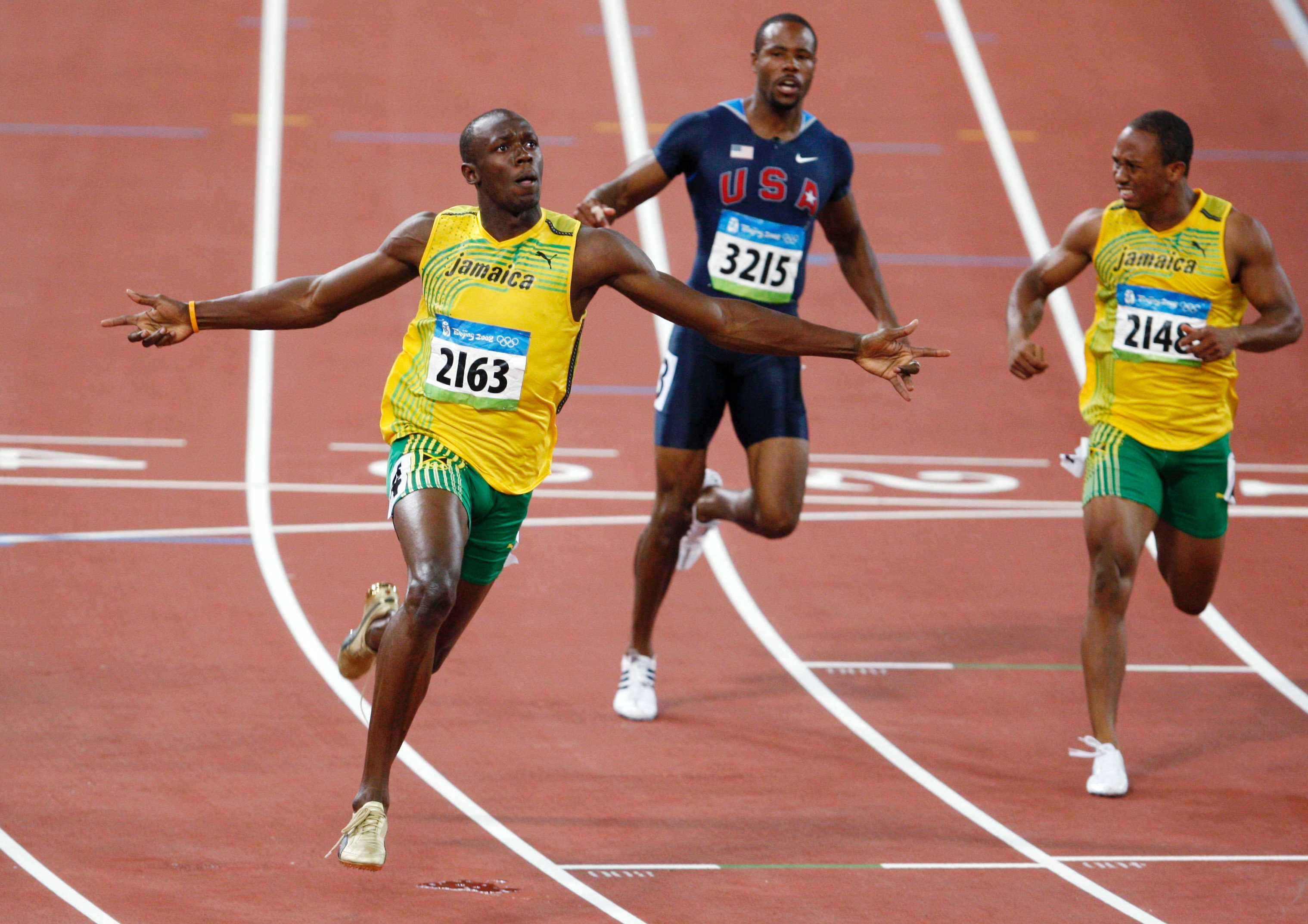Игры бег 100. Футбол на Олимпийских играх 2008. Usain Bolt 2008 Olympics go Jamaica. Usain Bolt Olympics. Usain Bolt 2008 Olympics go Jamaica photos.